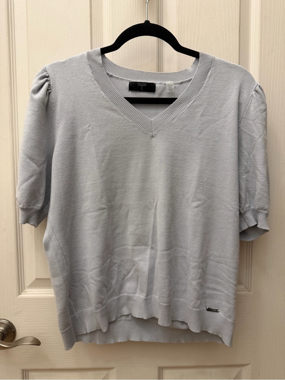 Tahari Light Gray V-Neck Short Sleeve Sweater